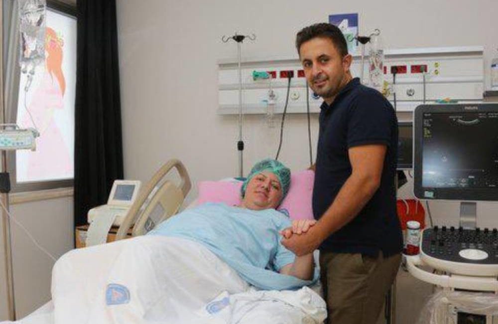Rahim nakli yapılan kadın, çocuk sahibi oldu Sağlık Bakanı Dr. Fahrettin Koca, 14 ay önce rahim nakli