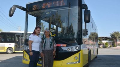 Mersin'in Tarsus ilçesinde, yaşlılık maaşını otobüste düşüren kadın, otobüs şoförünün