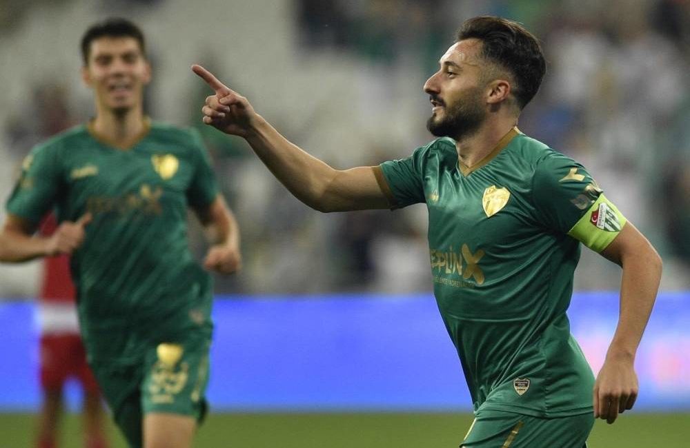 Bursasporlu Enver Cenk Şahin Ankaraspor maçında yok Esenler Erokspor müsabakasında sakatlanan Bursasapor'un tecrübeli kaptanı Enver Cenk Şahin,