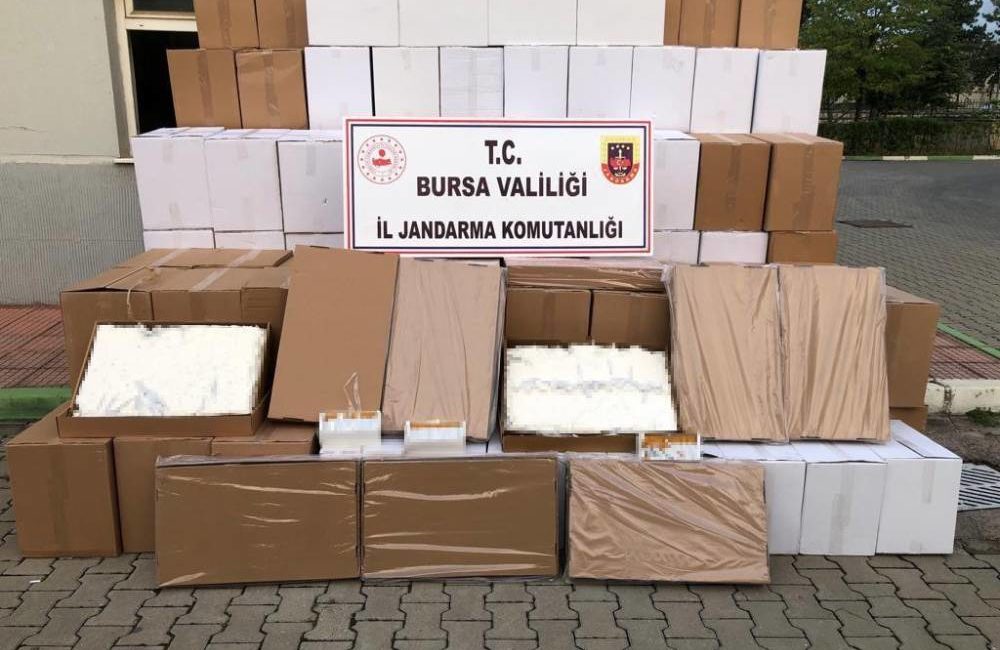Bursa’da binlerce adet kaçak sigara yakalandı Bursa Jandarma Komutanlığı ekiplerince Yıldırım ilçesinde gerçekleştirilen kaçak sigara operasyonunda