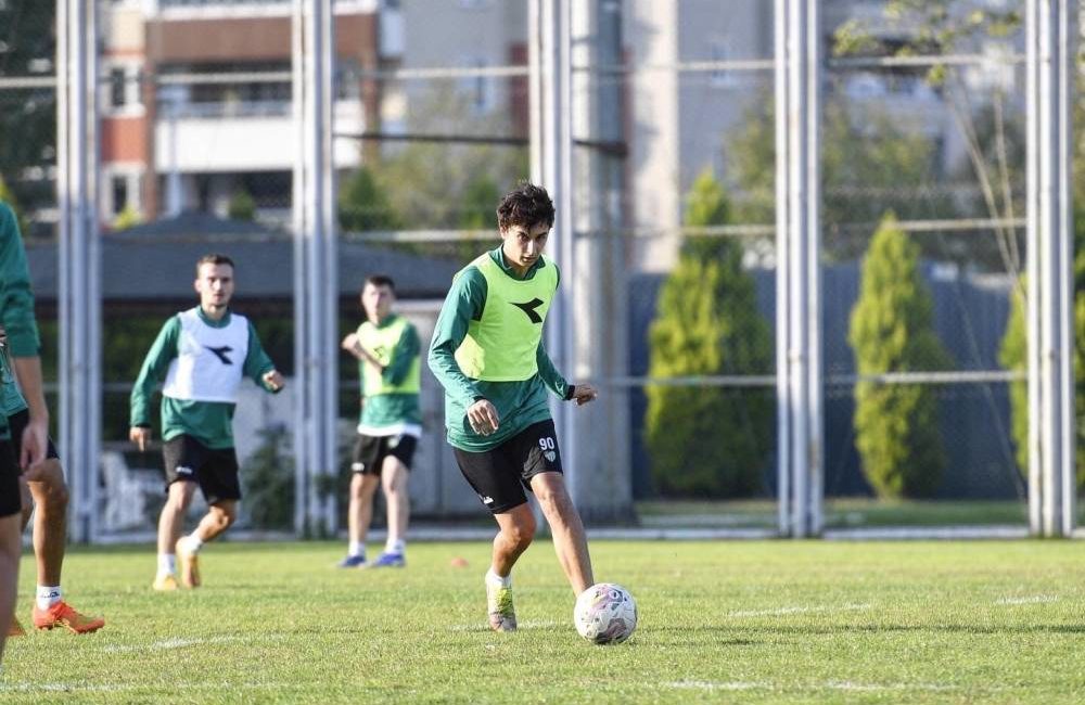 TFF 2'nci Lig Beyaz Grup'ta mücadele eden Bursaspor, ligin 9'uncu