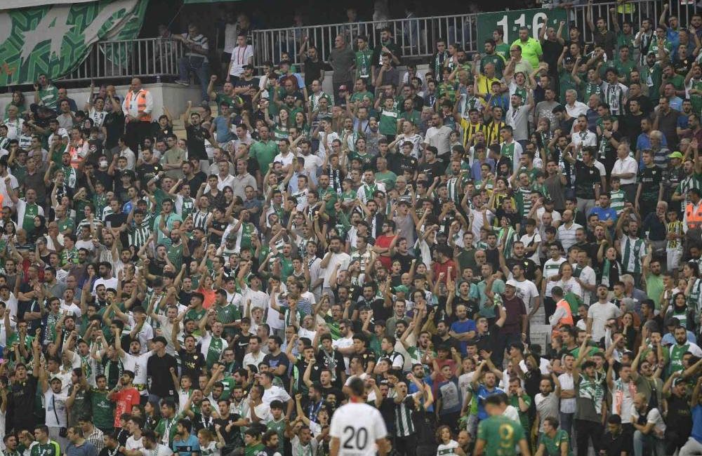 TFF 2'nci Lig Beyaz Grup'ta mücadele eden Bursaspor'un ligin 9'uncu