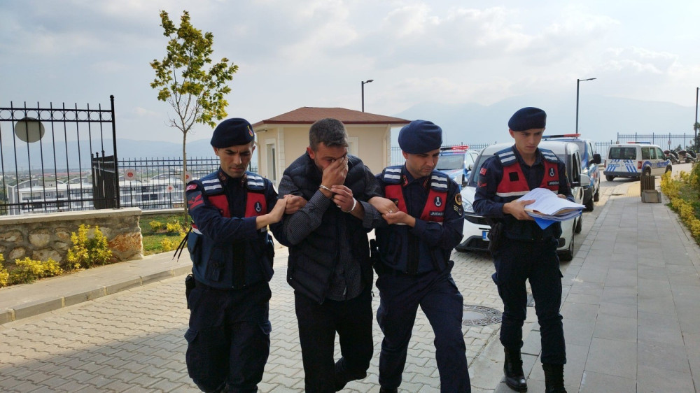 1 milyon lira değerinde mazgal çalan hırsızlar jandarmadan kaçamadı