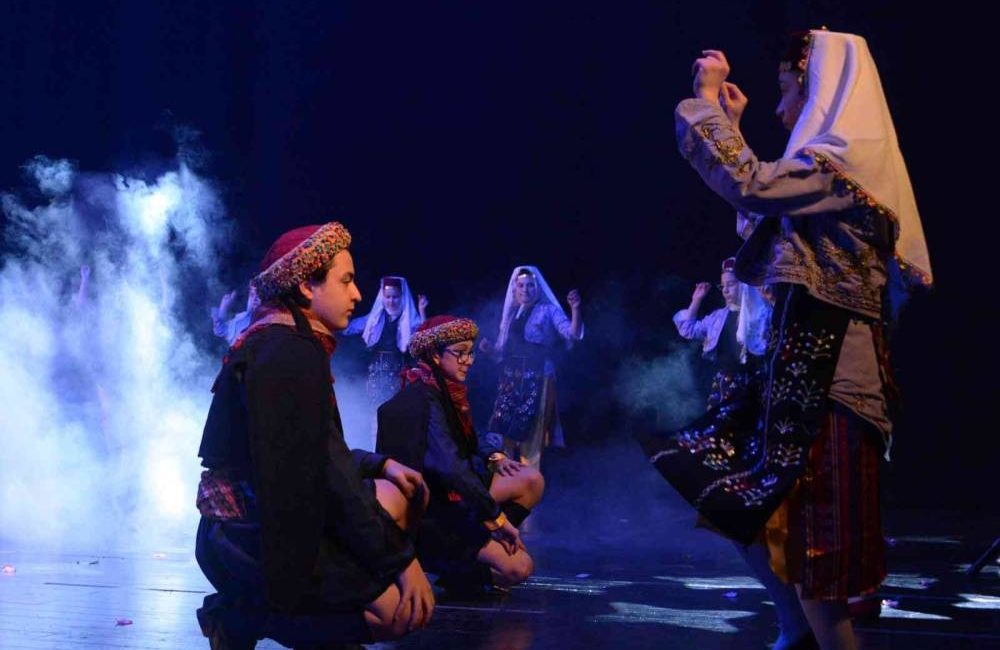 Osmangazi Belediyesi Halk Dansları Topluluğu’nda kayıt zamanı Anadolu’nun dört bir yanından harmanladıkları yöresel danslar ile izleyicilere görsel