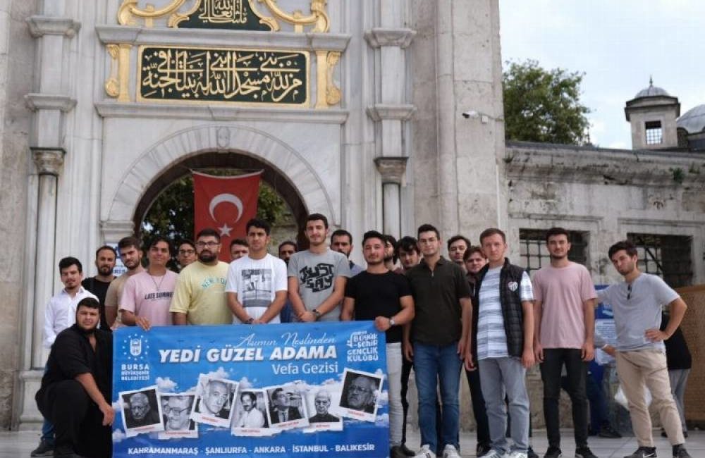 Bursa’dan “7 Güzel Adam”a vefa gezisi düzenlendi Bursa Büyükşehir Belediyesi, "Asım'ın Nesli Gençlik Buluşmaları" projesi kapsamında, "7