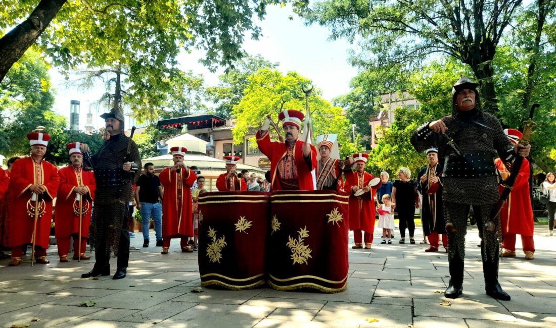 Dünyanın birçok noktasında konserler veren Bursa Mehter Takımı'nın üyeleri olan