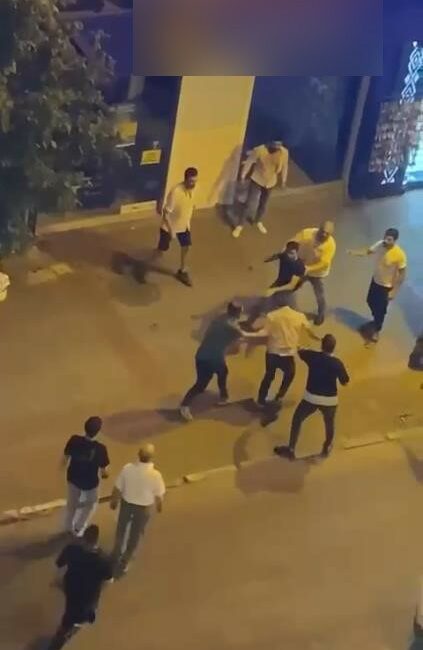 Bursa’da bıçaklı kavgada 1 kişi yaralandı Bursa'nın Osmangazi ilçesinde, iki grup arasında çıkan bıçaklı kavgada bir