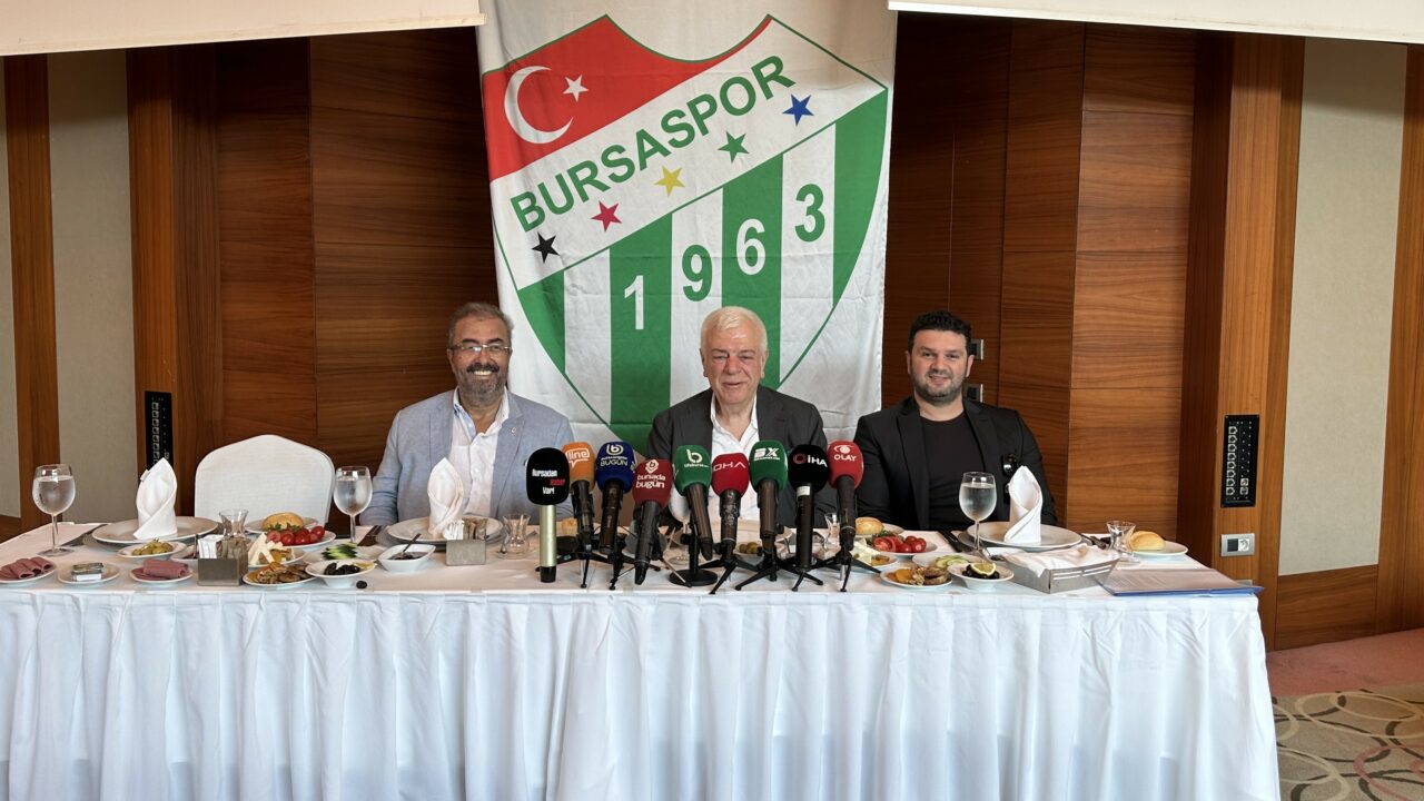 Bursaspor eski başkanı Ali Ay, düzenlediği basın toplantısında, "Bursaspor başkanlığı