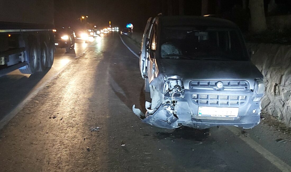 Bursa’da otomobille motosikletin çarpışması sonucu 1 kişi ağır yaralandı Bursa'nın İznik ilçesinde, otomobille çarpışan motosikletin sürücüsü ağır yaralandı.