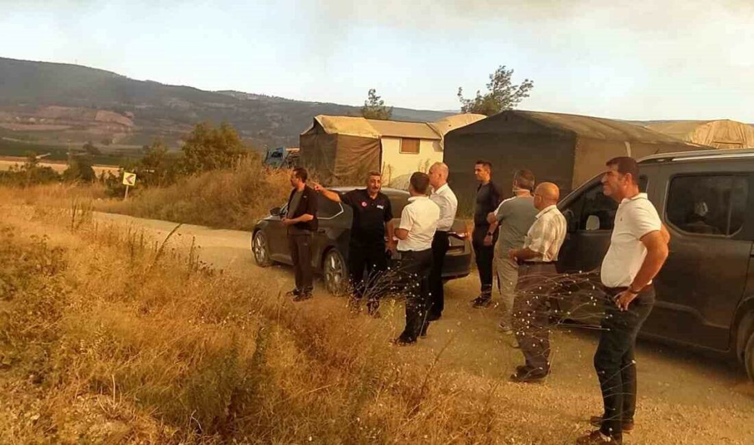 Alevler köye ulaşmasın diye buğday tarlalarını sürüyorlar BİLECİK’İN OSMANELİ İLÇESİNDE BAŞLAYAN VE RÜZGARIN ETKİSİYLE BURSA’NIN YENİŞEHİR İLÇESİNDEKİ