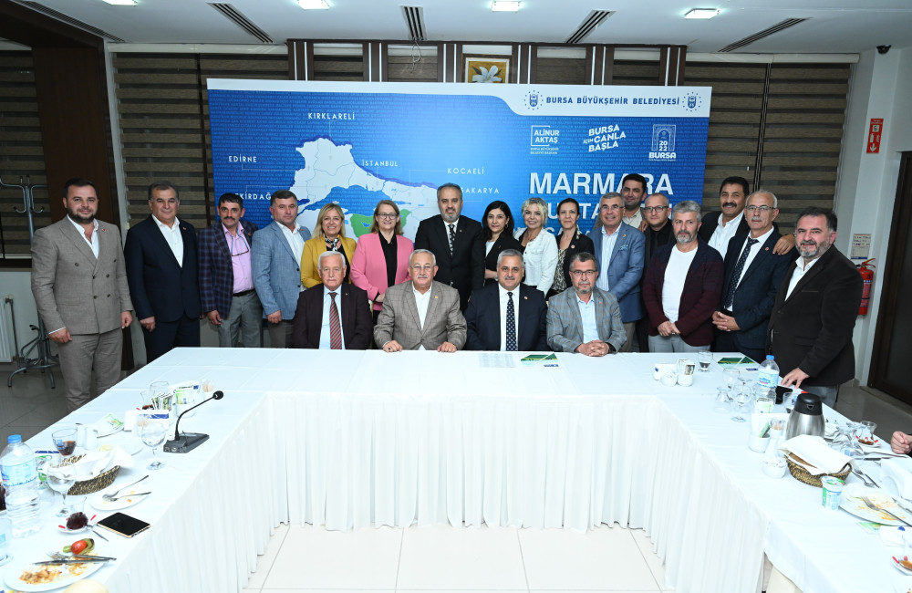 Alinur Aktaş bölge muhtarlarıyla buluştu Bursa Büyükşehir Belediye Başkanı Alinur Aktaş, Marmara Bölgesi'nin farklı şehirlerinde