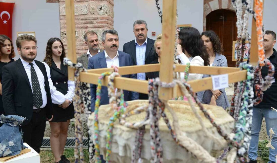 Yıldırım’da atık kumaşlar kıyafete dönüştü Yıldırım Belediyesi, sıfır atık alanında farkındalık oluşturmak için atık kumaşlardan