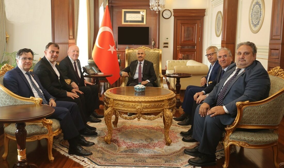 BGC’den Vali Demirtaş’a ziyaret BURSA GAZETECİLER CEMİYETİ BAŞKANI NURİ KOLAYLI VE BGC İCRA KURULU,