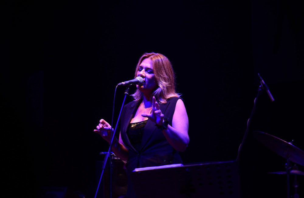 Birsen Tezer Bursalı hayranlarıyla buluştu Şarkılara getirdiği özgün yorum ile Türk müziğinin saygıdeğer isimlerinden olan