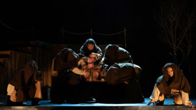 Bursa Büyükşehir Belediyesi Şehir Tiyatrosu'nun yeni sezonun ilk sahnesinde sergilediği