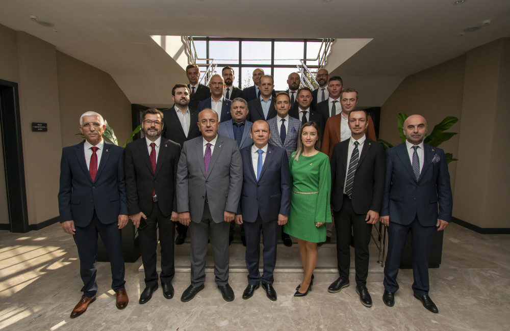 Bursa Ticaret Borsası’nda komite ve meclis üyesi seçimleri tamamlandı Bursa Ticaret Borsası'nda dün gerçekleştirilen seçimler neticesinde meslek komitesi üyeleri