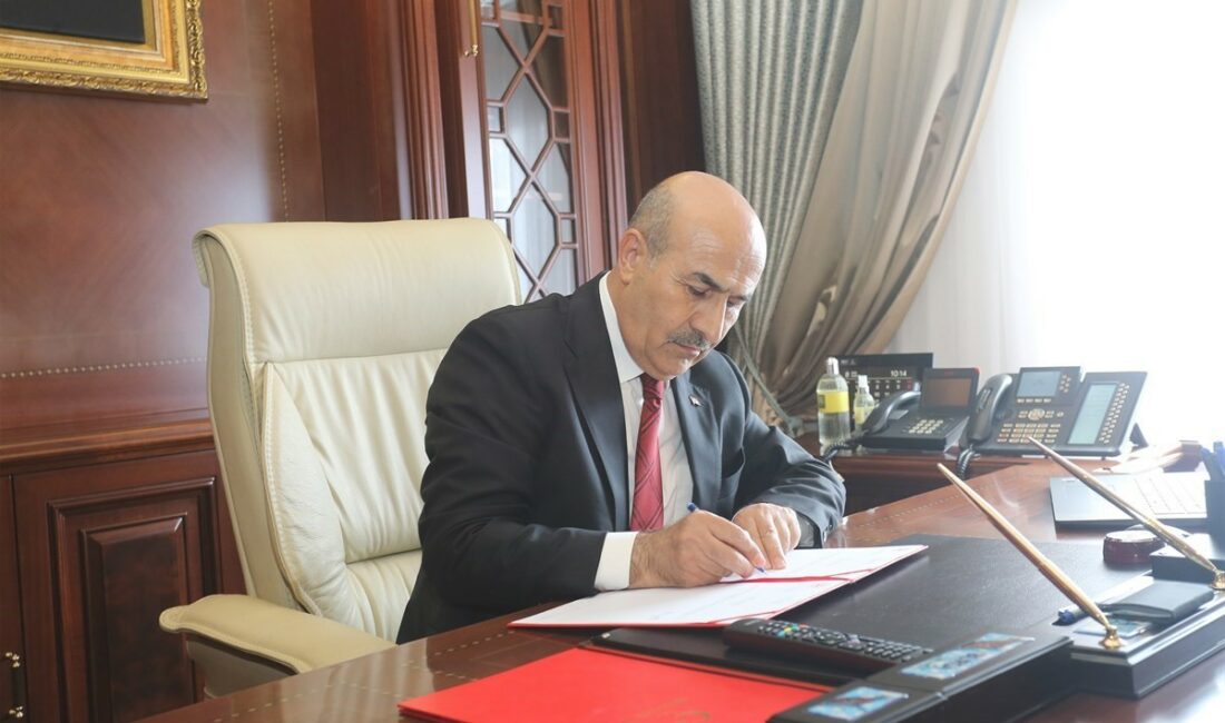 Bursa valisinden örnek davranış Göreve yeni başlayan Bursa Valisi Mahmut Demirtaş, kendisine gönderilecek çiçek