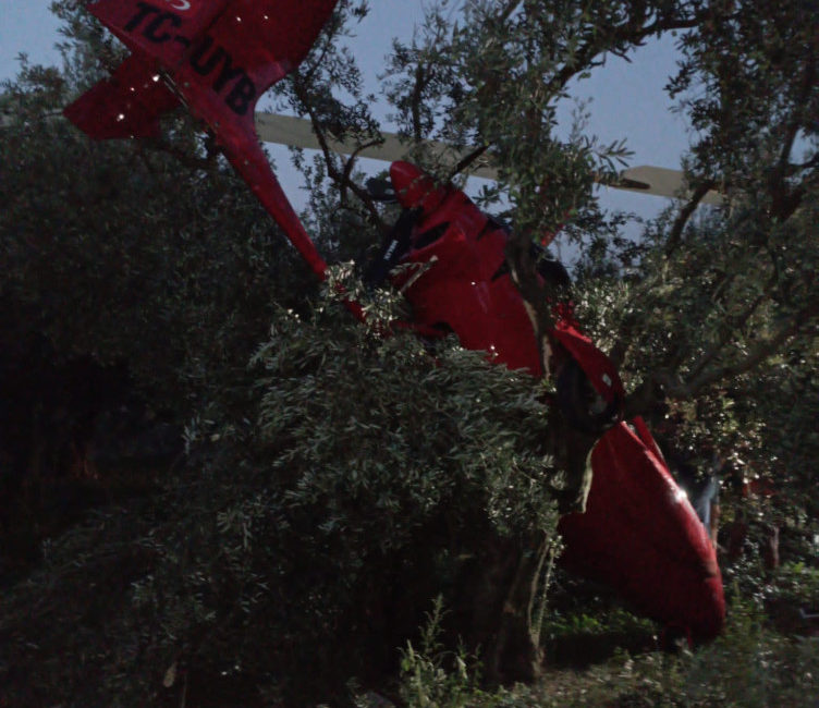 Bursa’da arızalanan hava taşıtı Mudanya’ya zorunlu iniş yaptı Bursa Yenişehir Havaalanı’ndan eğitim amacıyla havalanan “Cayrokopter" motor arızası nedeniyle