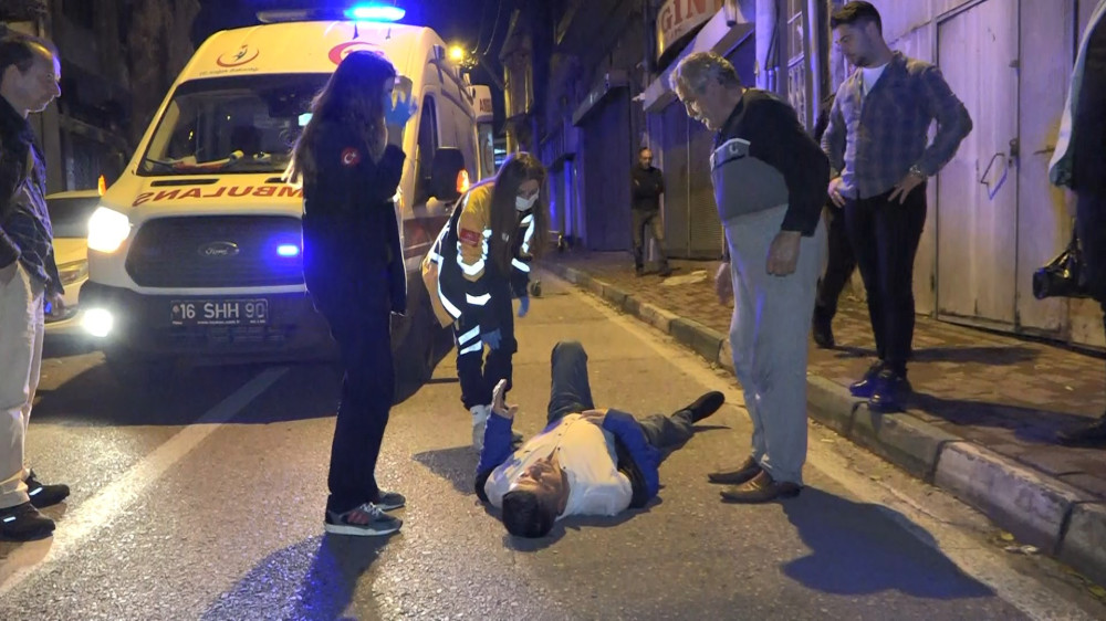 Bursa'da babasını darbedip yol ortasında bıraktı