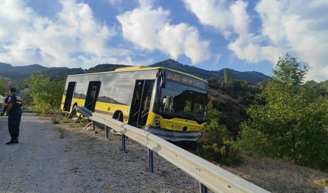 Bursa’da yoldan çıkan halk otobüsündeki 10 kişi yaralandı Bursa'nın Gürsu ilçesinde, freni boşaldığı için yoldan çıkan halk otobüsündeki