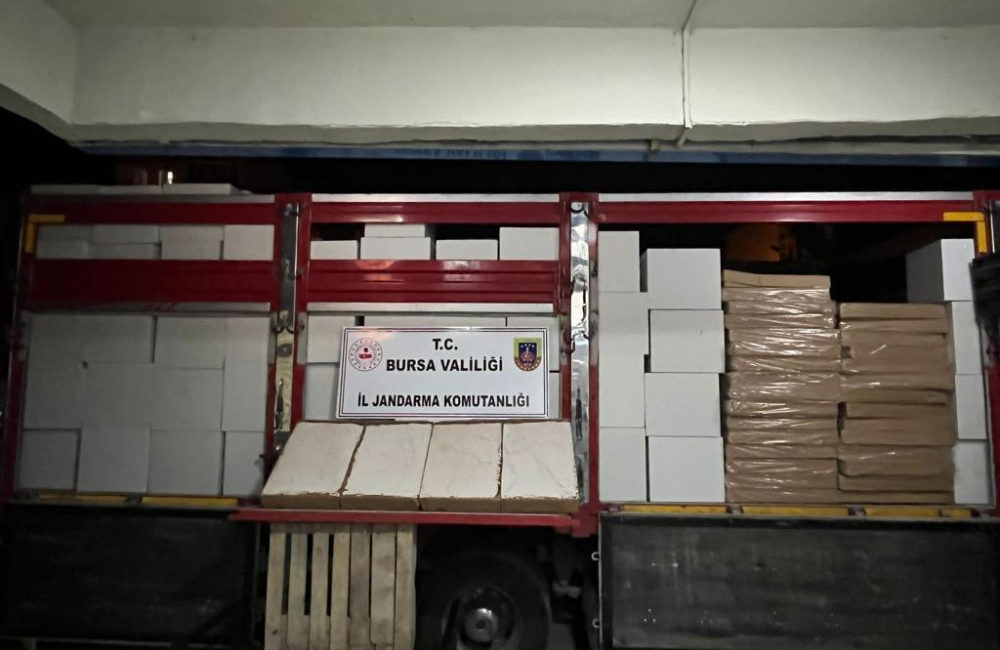 Bursa'nın Gürsu ilçesinde gerçekleştirilen operasyonda, 146 bin 200 adet kaçak