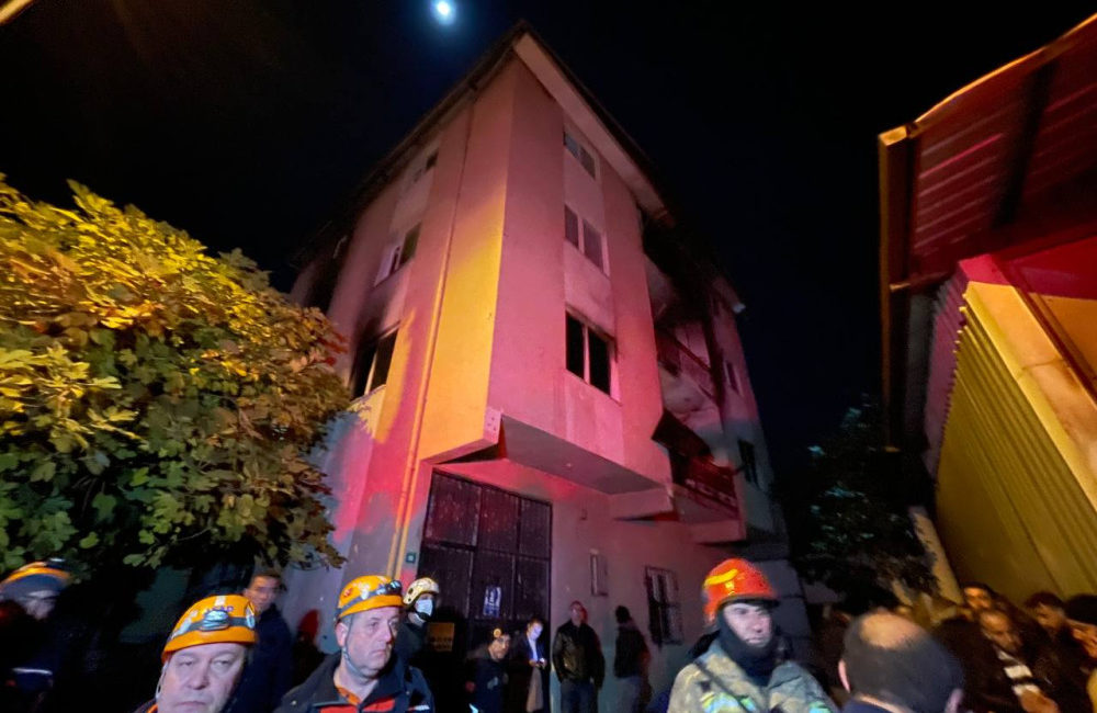 Bursa’da bir evde çıkan yangında 8 çocuk ve 1 kadın öldü Bursa'nın Yıldırım ilçesinde, Suriye uyruklu bir ailenin yaşadığı evde çıkan