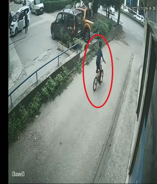 Bursa'da bisikletli çocuk, kontrolden