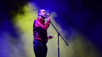 Şarkılara getirdiği özgün yorumuyla özel bir dinleyici kitlesi edinen şarkıcı