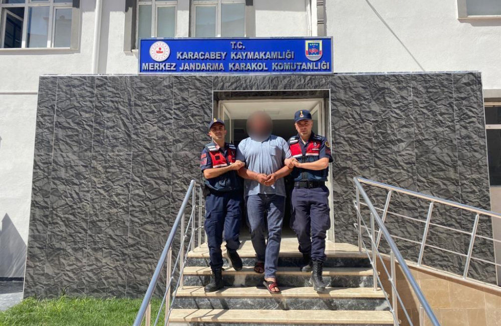 Bursa’da ceviz dolandırıcılığının sonu kötü bitti Bursa'nın Karacabey ilçesinde, ceviz satacağı bahanesiyle bir kişinin 20 bin