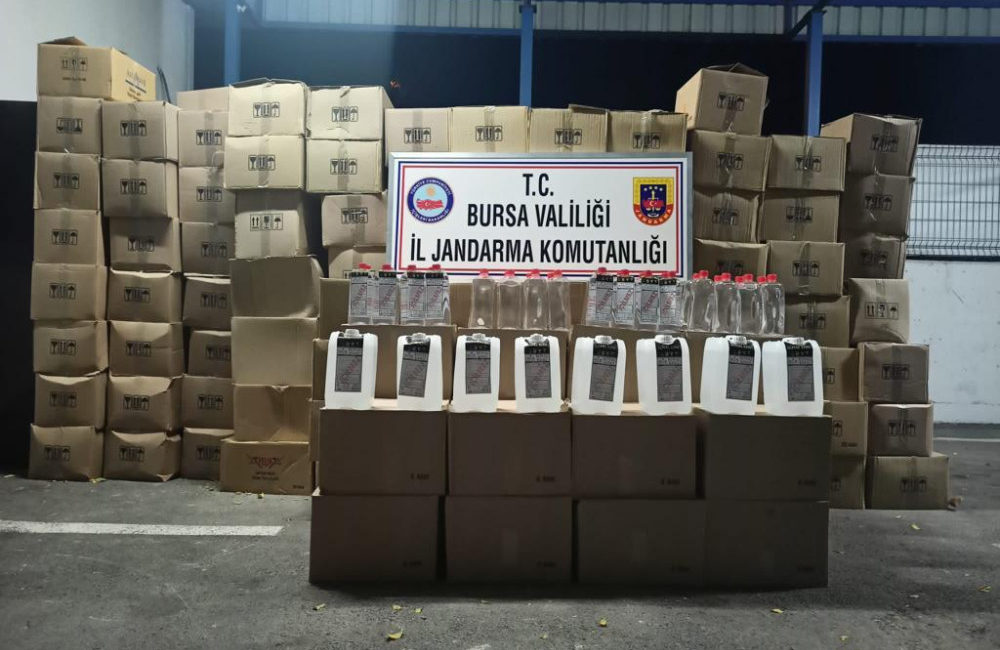 Bursa’da çok miktarda etil alkol ele geçirildi Bursa Jandarma Komutanlığı ekiplerince gerçekleştirilen operasyonda 6 bin 44 litre