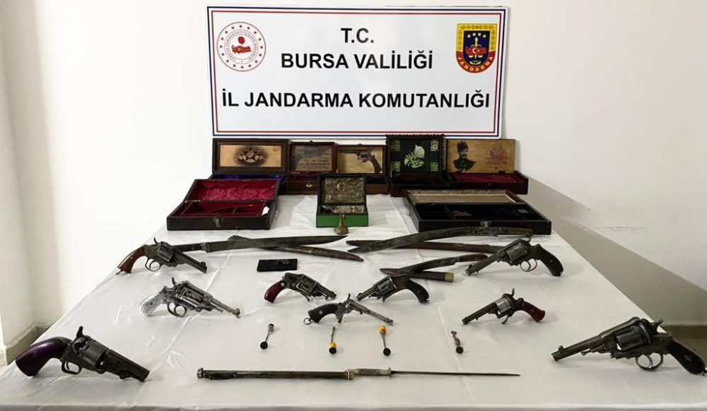 Bursa'da çok sayıda kaçak silah yakalandı