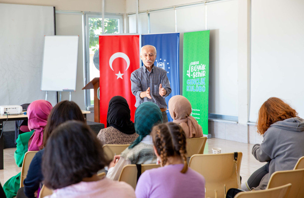 Bursa’da edebiyat meraklılarına özel kamp Bursa Büyükşehir Belediyesi, edebiyat ve yazıya meraklı olanların eleştirel okumayı