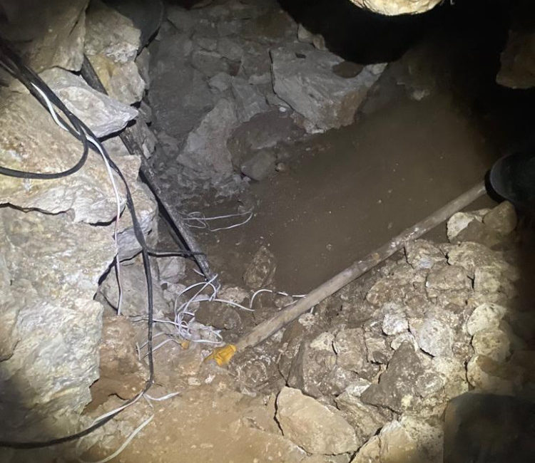 Bursa’da izinsiz kazı yapan şüpheliler tutuklandı Bursa'nın İznik ilçesinde, yasa dışı define kazısı yaptığı iddiasıyla gözaltına