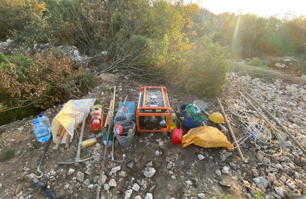 Bursa’da kaçak kazı yapan 9 kişi gözaltına alındı Bursa'nın İznik ilçesinde, yasa dışı define kazısı yaptığı iddia edilden