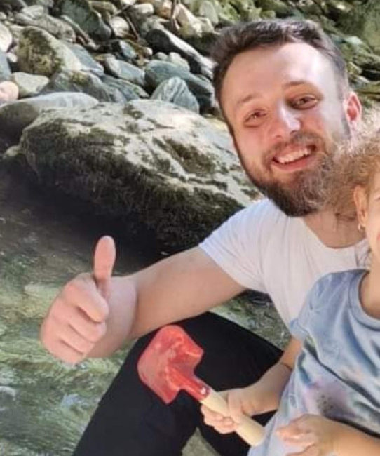 Bursa'nın İnegöl ilçesinde meydana gelen trafik kazasında, kayganlaşan yolda kontrolden