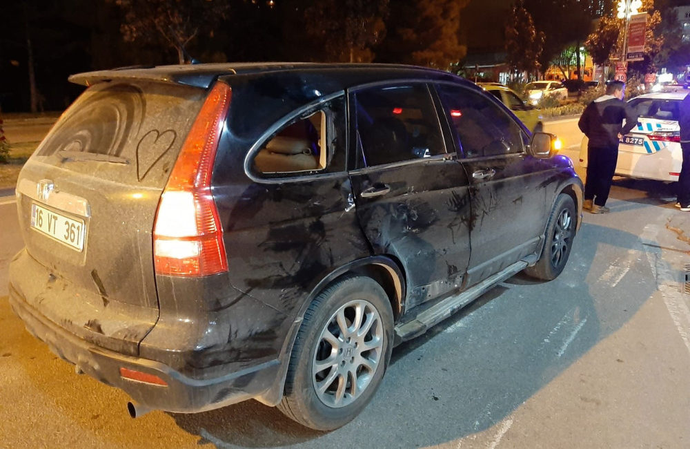 Bursa’da motosikletiyle cipe çarpan sürücü ağır yaralandı Bursa'nın Orhangazi ilçesinde, motosikletiyle cipe çarpan sürücü ağır yaralandı.