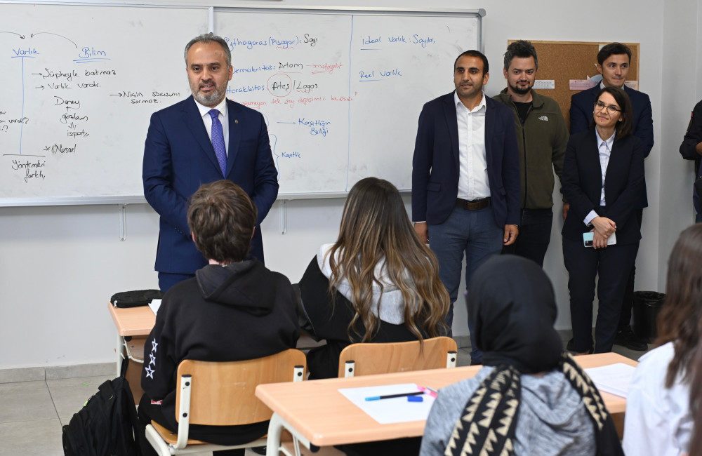 Bursa’da öğrenciler üniversiteye büyükşehirle hazırlanıyor Bursa Büyükşehir Belediyesi Sanat ve Meslek Eğitim Kursları'nda (BUSMEK) yeni