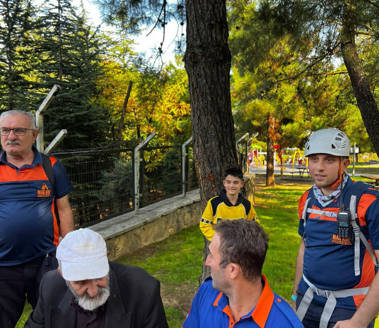 Bursa’da ormanlık alanda ikinci defa kaybolan yaşlı adam bulundu Bursa'da evinden ayrıldıktan sonra bir daha haber alınamayan Alzheimer hastası
