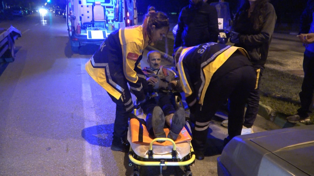 Bursa'da otomobilin çarptığı motosikletli yaralandı