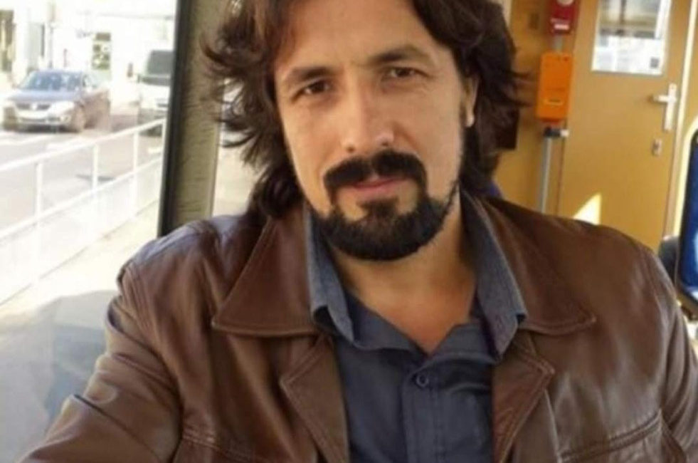 Bursa'nın Osmangazi ilçesinde, şiddet gören kadını kurtarmak için balkondan tırmanmak