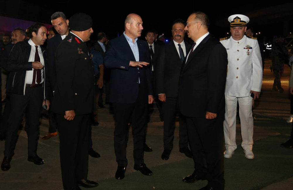 Bursa'da çok sayıda adreste uyuşturucu satıcılarına yönelik gerçekleştirilen "kökünü kurutma"