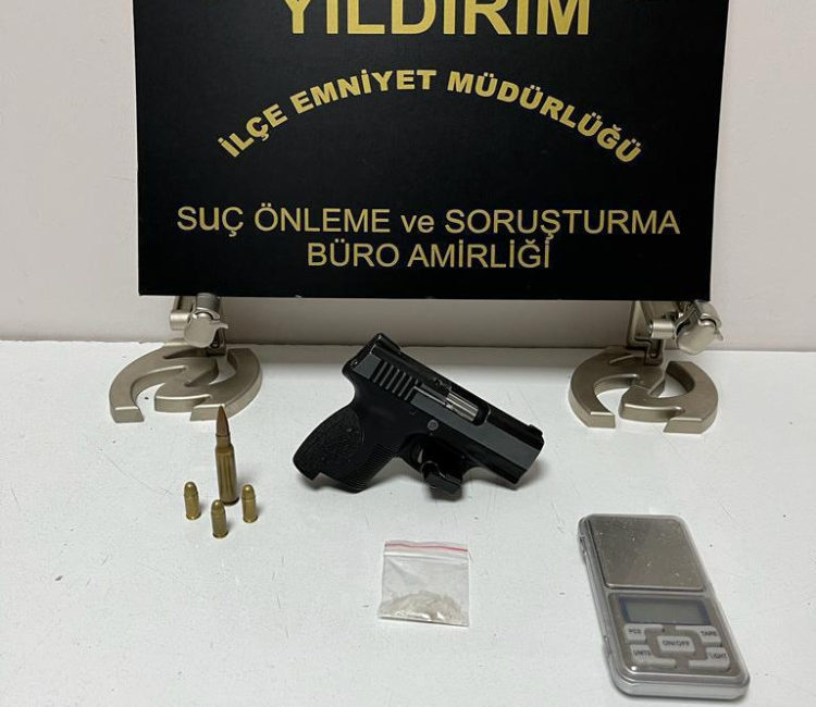 Bursa'nın Yıldırım ilçesinde, 20 farklı suçtan kaydı bulunan şüphelinin adresine