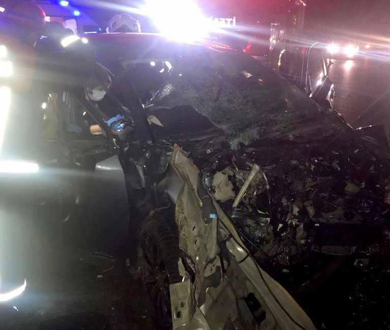 Bursa'nın Karacabey ilçesinde bir otomobille kamyonun çarpışması sonucu meydana gelen