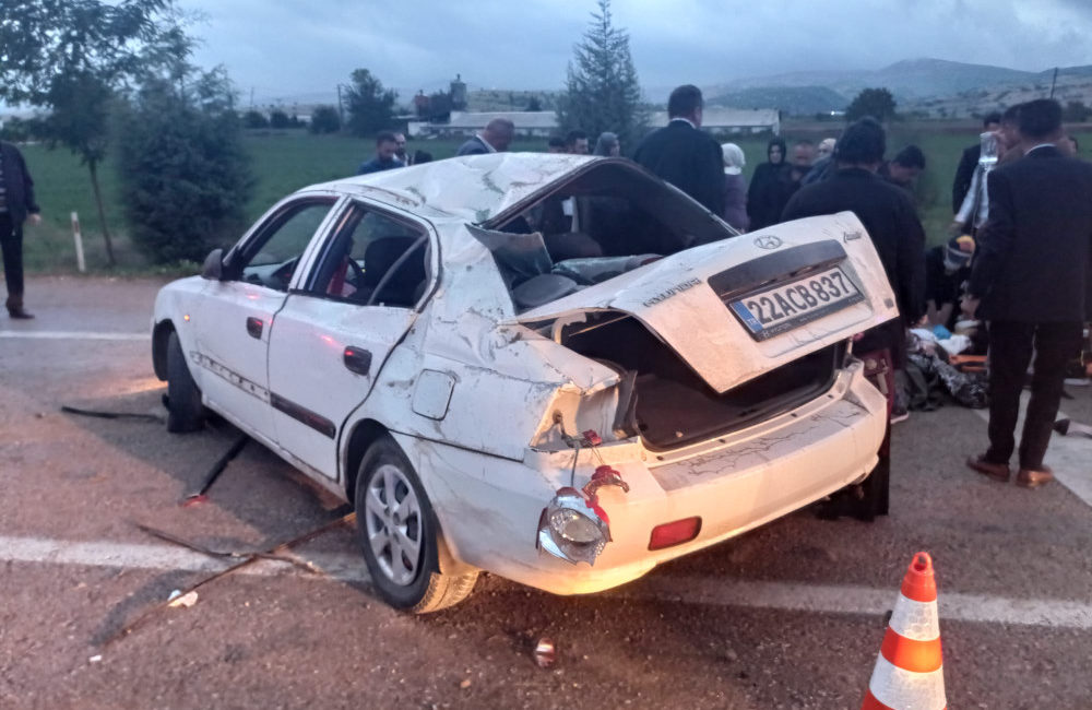 Bursa’da takla atan araçtaki baba kız öldü Bursa'nın Yenişehir ilçesinde meydana gelen kazada, takla atan otomobilde bulunan