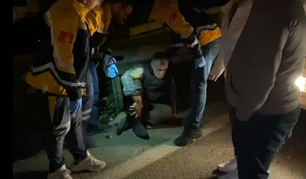 Bursa'da trafikte tartıştıkları sürücüyü darbettiler