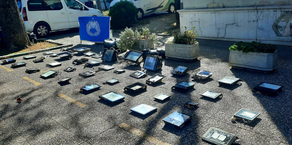 Bursa'da vatandaşı aldatan pazarcıların ışıkları söküldü
