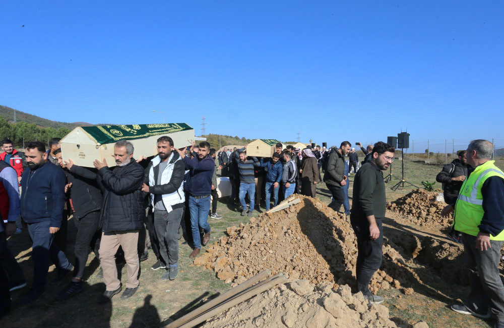 Bursa'nın Yıldırım ilçesindeki bir evde çıkan yangında yaşamını yitiren kadın