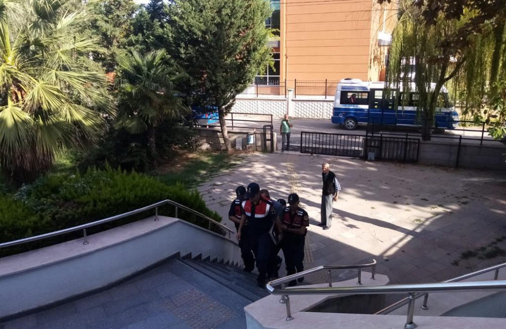 Bursa'nın İznik ilçesinde gerçekleştirilen uyuşturucu operasyonunda, yasa dışı kenevir yetiştirip