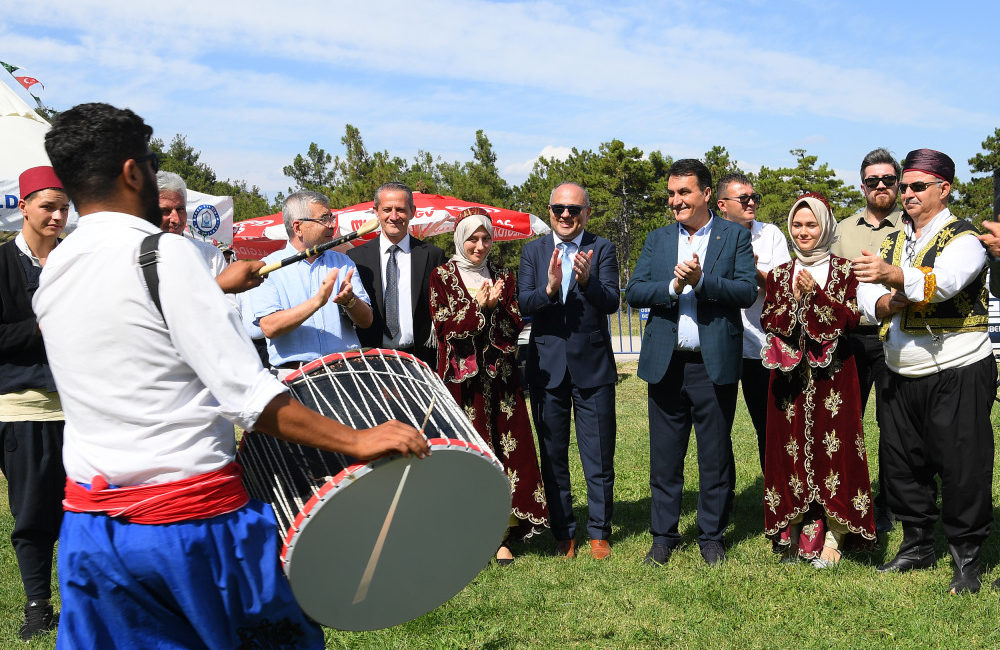 Bursa’daki Batı Trakyalılar Balkan Panayırında buluştu Bursa'da, Batı Trakya Türkleri Dayanışma Derneği tarafından düzenlenen 20. Batı