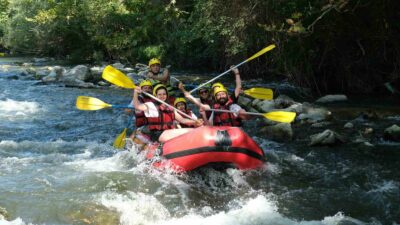 Bursa’nın Orhaneli ilçesi, tabiatla içiçe bungalov evleri, kamp karavan alanları,